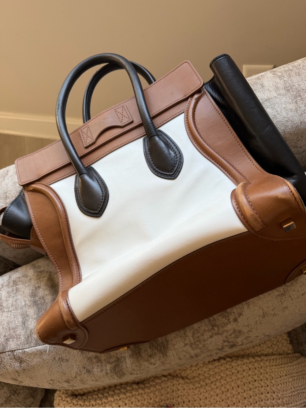 Tri-Color CÉLINE Luggage Medium Leather Tote Bag — Brown, White & Black - Picture 4 of 8